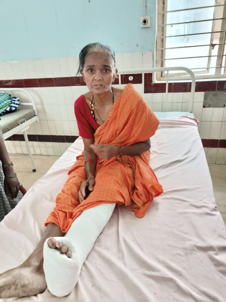 కుమారుడి రాక కోసం మాతృమూర్తి ఎదురుచూపులు