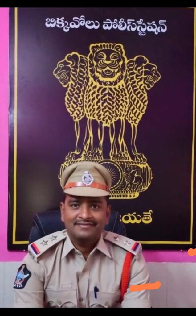 మీకు మేము ఉన్నాం అంటున్న ఫ్రెండ్లీ పోలీస్*