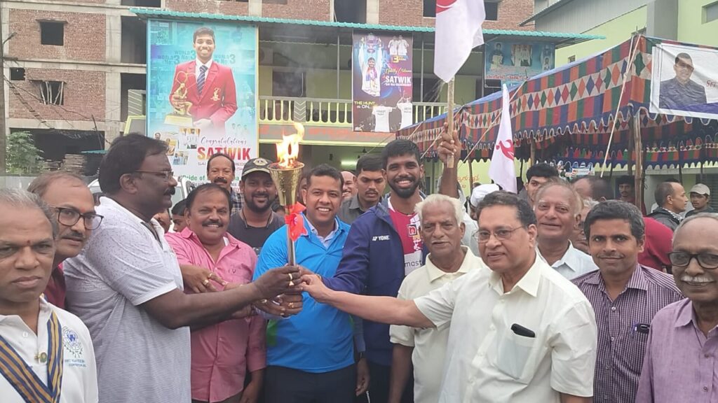 ఒలంపిక్ డే రన్ లో పాల్గొన్న   జిల్లా కలెక్టర్ హిమాన్సు శుక్లా.