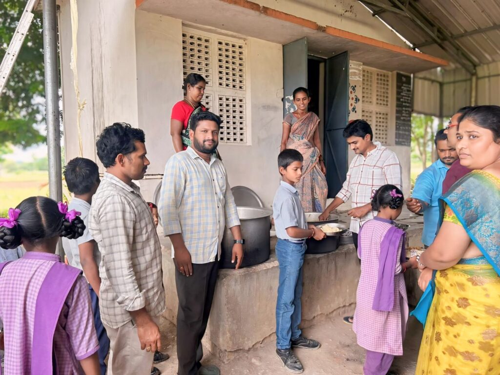 అల్లిపూడి లో డొక్కా సీతమ్మ మధ్యాహ్న బడి భోజన కార్యక్రమం ప్రారంభం.