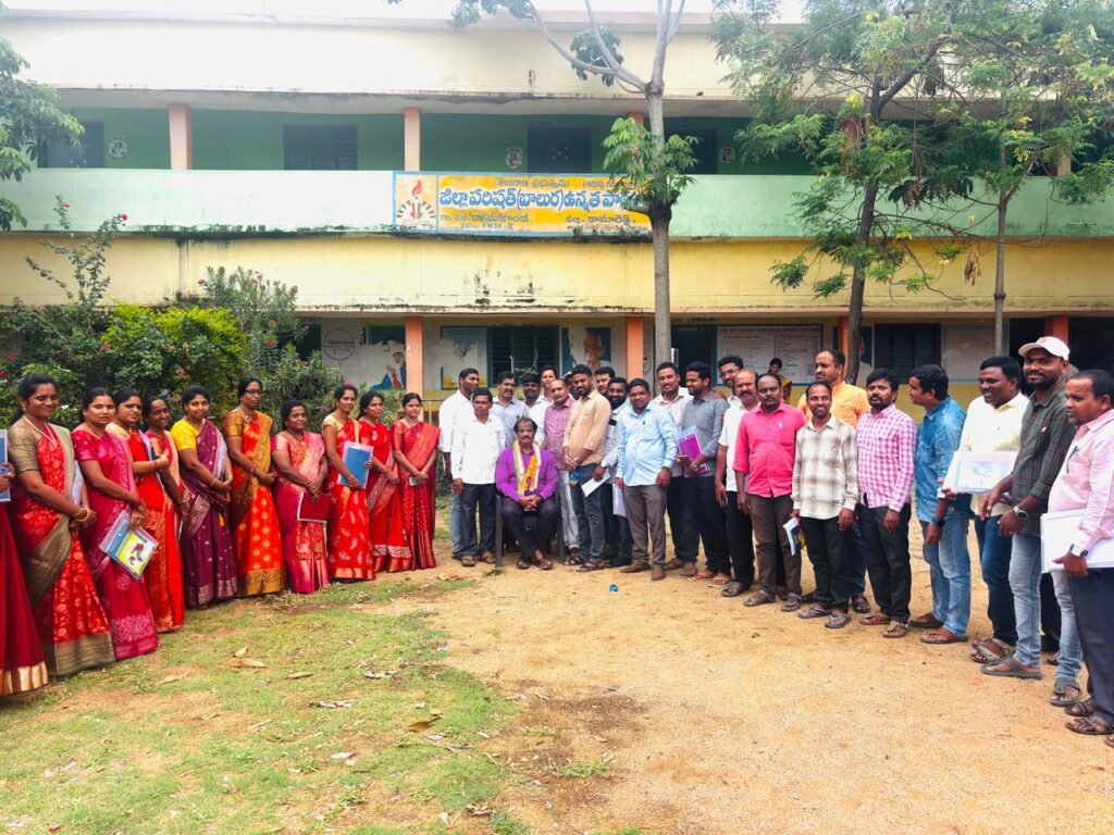 దోమకొండ మండల కోర్స్ డైరెక్టర్ నీ సన్మానించిన ఉపాధ్యాయులు…