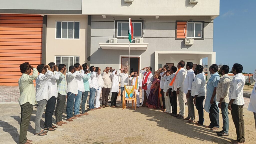 త్రివర్ణ పథకం ను ఎగురవేసిన కామారెడ్డి ఎమ్మెల్యే…