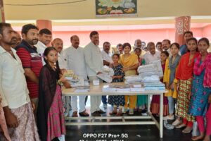 కస్తూర్భా గాంధీ బాలికా విద్యాలయంలో విద్యా మిత్ర కిట్ల పంపిణీ