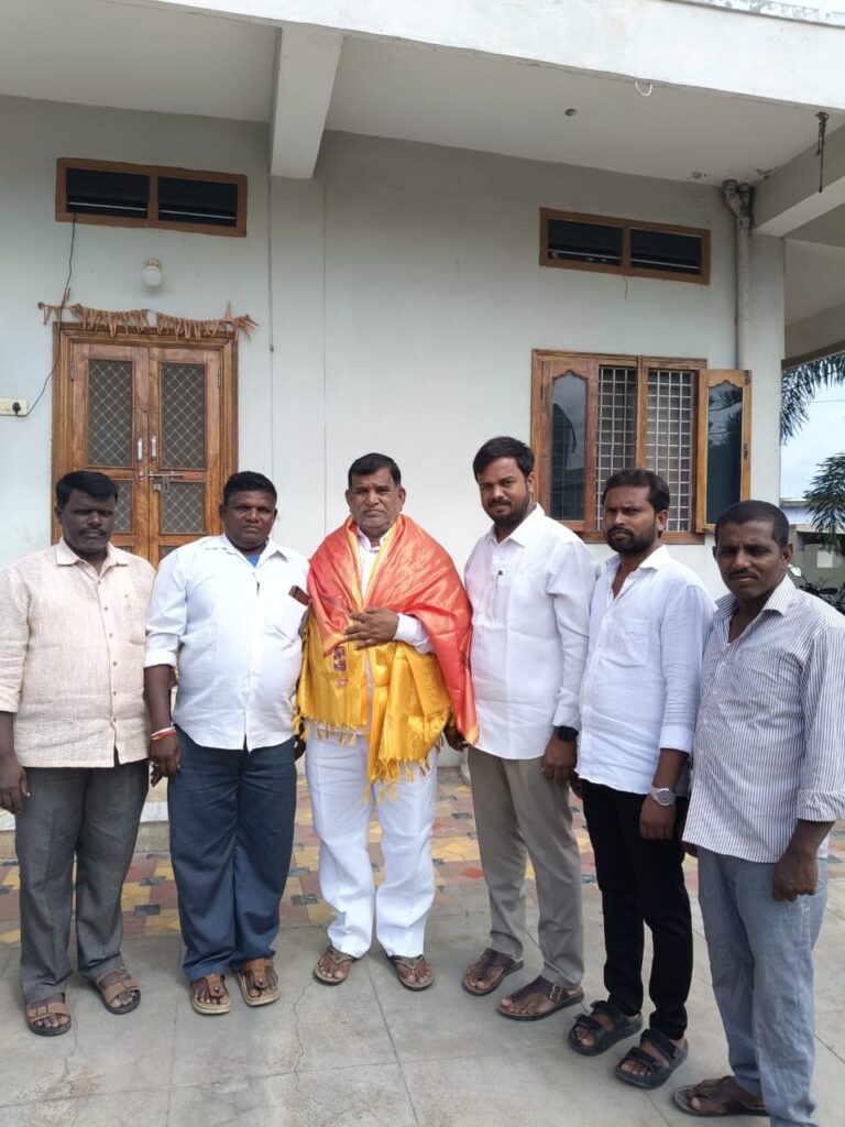 యువత రాజకీయాల్లోకి రావాలి