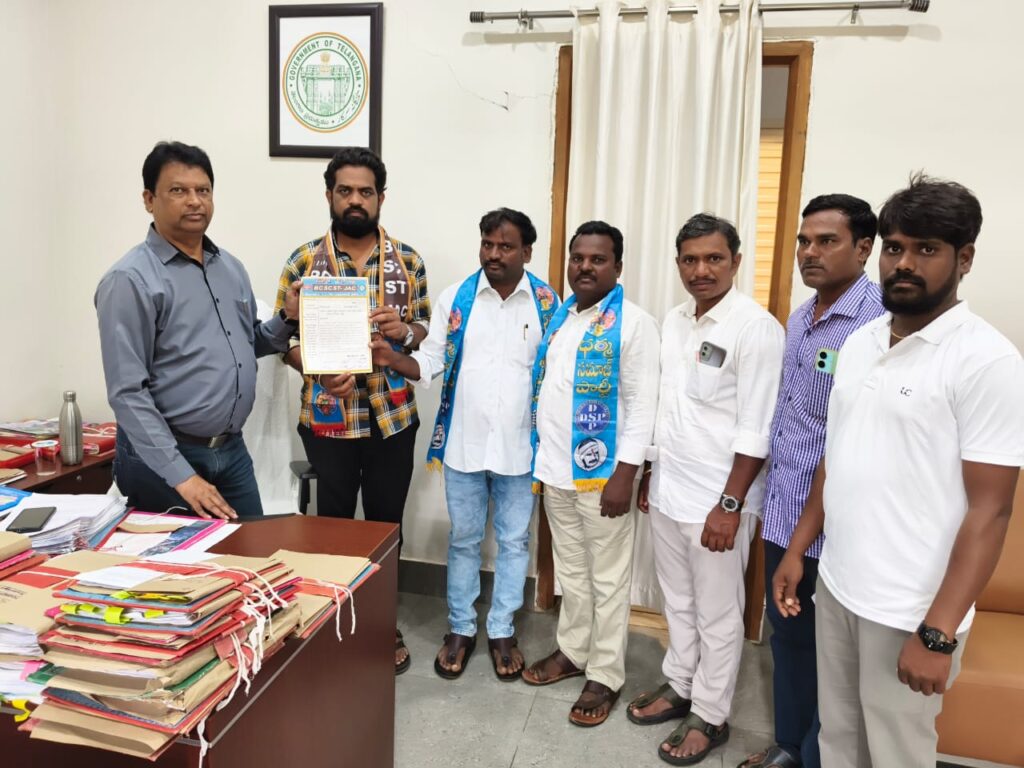 ప్రభుత్వ బడుల్లో చదువుకునే పిల్లలకి ఉచిత బస్సు సౌకర్యం కల్పించాలి.