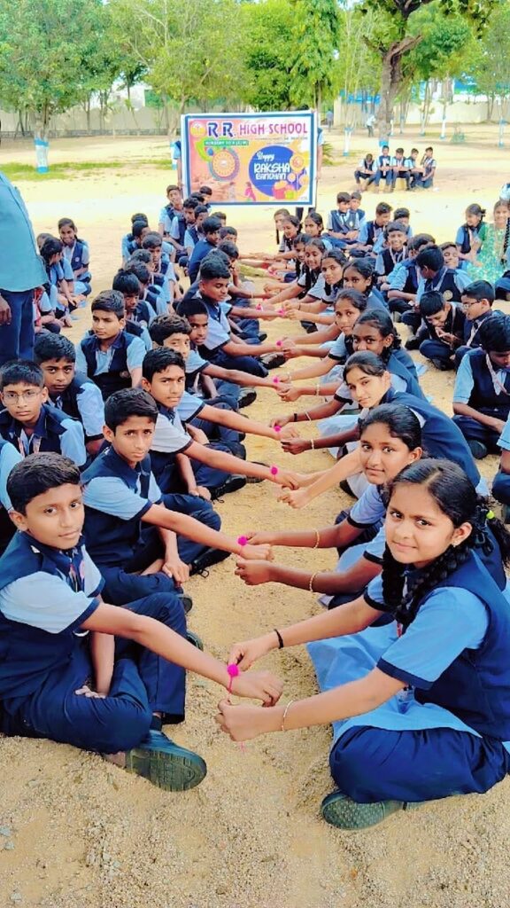 ఆర్.ఆర్ స్కూల్ లో ఆకట్టుకున్న రాఖీ పండుగ వేడుకలు…