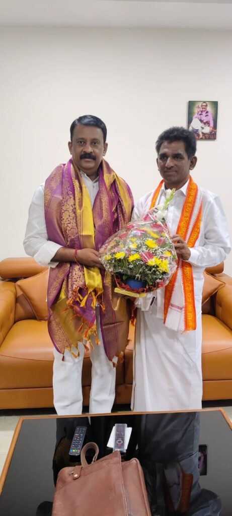 ఎమ్మెల్యేను కలిసిన శ్రీశైల దేవస్థానం నూతన చైర్మన్ పోతు గుంట రమేష్ నాయుడు