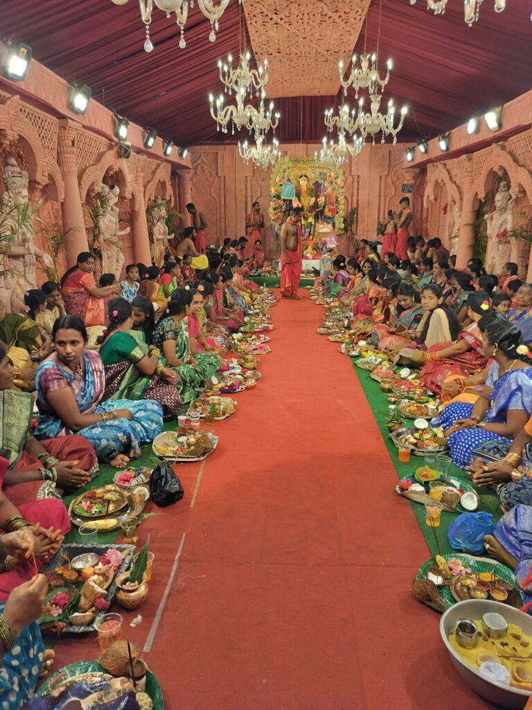 జనగామ లో కొనసాగుతున్న దుర్గామాత నవరాత్రుల ఉత్సవాలు 