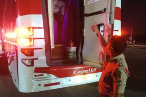 ప్రైవేట్ ట్రావెల్స్‌పై పోలీసులు ఆకస్మిక తనిఖీలు