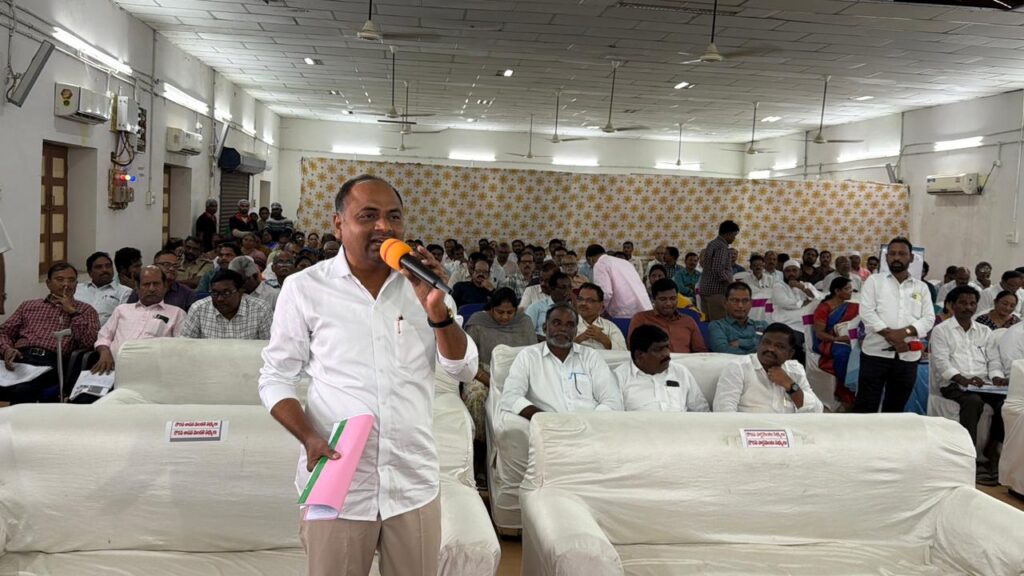 టీడీపీ ఇన్చార్జిలను కార్యక్రమాలకు పిలవడమేమిటి