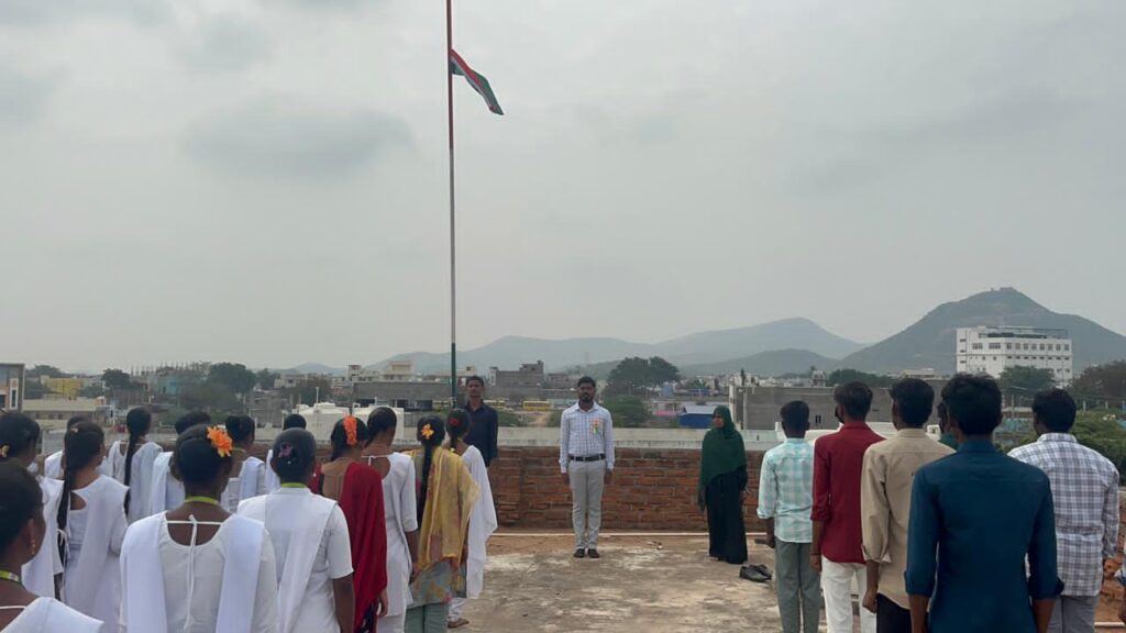 భావి భారత పౌరులుగా విద్యార్థులు ఎదగాలి: శ్రీ మిధున కళాశాల గణతంత్ర వేడుకల్లో ఛైర్మన్ చేదూరి రాజేష్