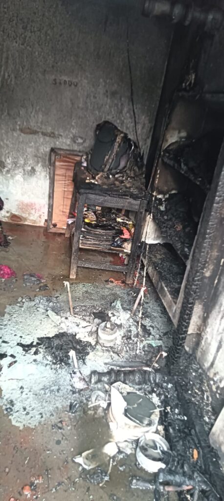 షాట్ సర్క్యూట్ తో ఇల్లు దగ్ధం