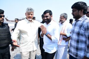 సీఎంను మర్యాదపూర్వకంగా కలిసిన ఐ టీ వింగ్ నాయకులు