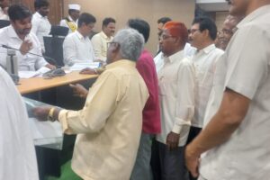 సింగరేణి రిటైర్డ్ కార్మికుల గ్రాడ్యుటి డబ్బులు ఇప్పించాలని మంచిర్యాల జిల్లా కలెక్టర్ కు వినతి