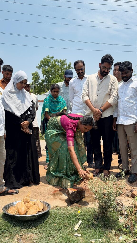 నూతన కల్వర్ట్ కు భూమి పూజ చేసిన చైర్ పర్సన్