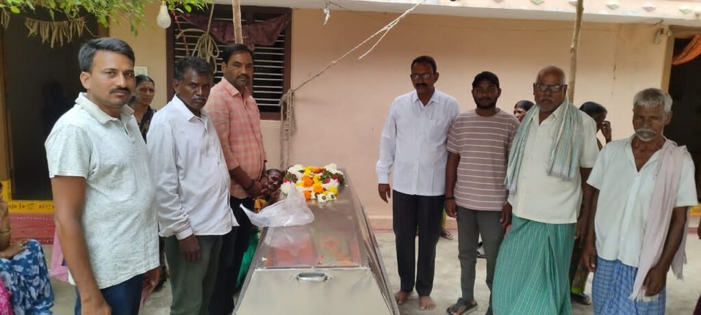 మృతురాలి కుటుంబాన్ని పరామర్శించిన : కాసాల జనార్దన్ రెడ్డి…!